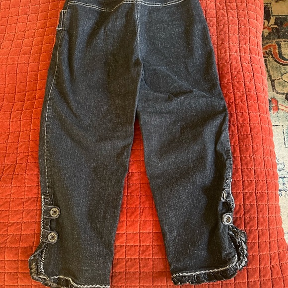 Vex- vintage jean capri… adorable stitching detail, ruffles , and buttons! - Picture 9 of 9